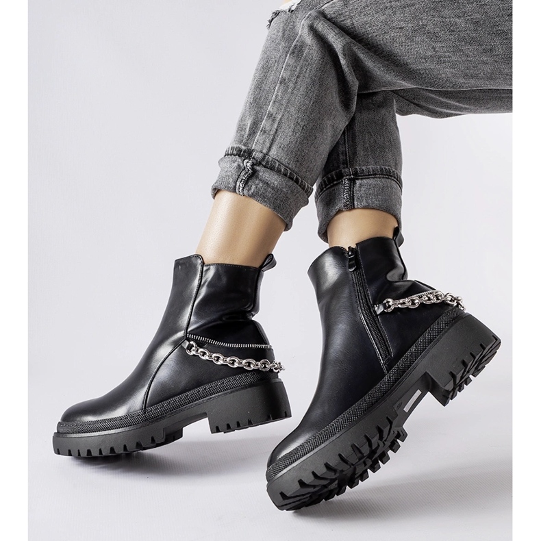 Bottines noires avec chaîne Muqaddim le noir 2