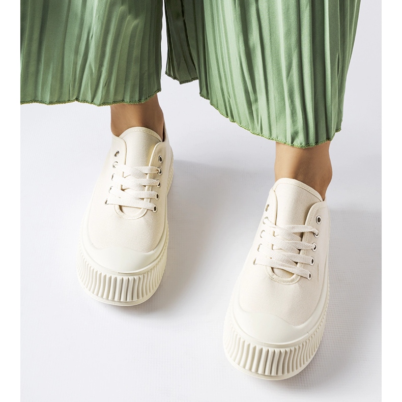 Baskets beiges sur une épaisse plateforme Rina 1