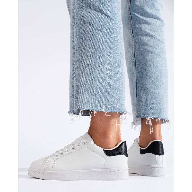 Chaussures de sport classiques blanches pour femmes par Shelovet 1