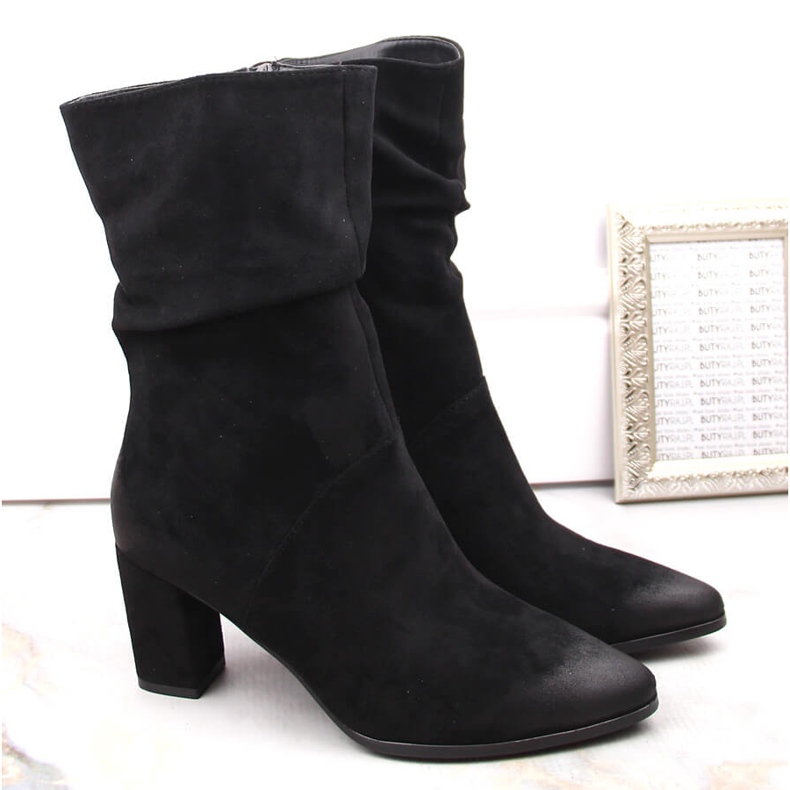 Bottes noires courtes, froissées et isolées pour femme Vinceza 58146 le noir 1