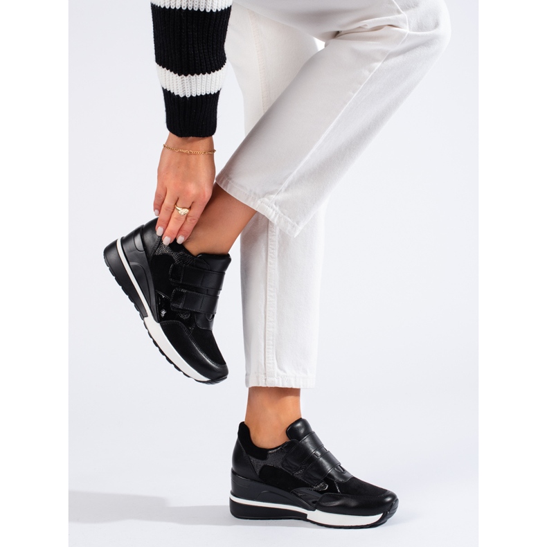 Baskets velcro noires par W. Potocki 2