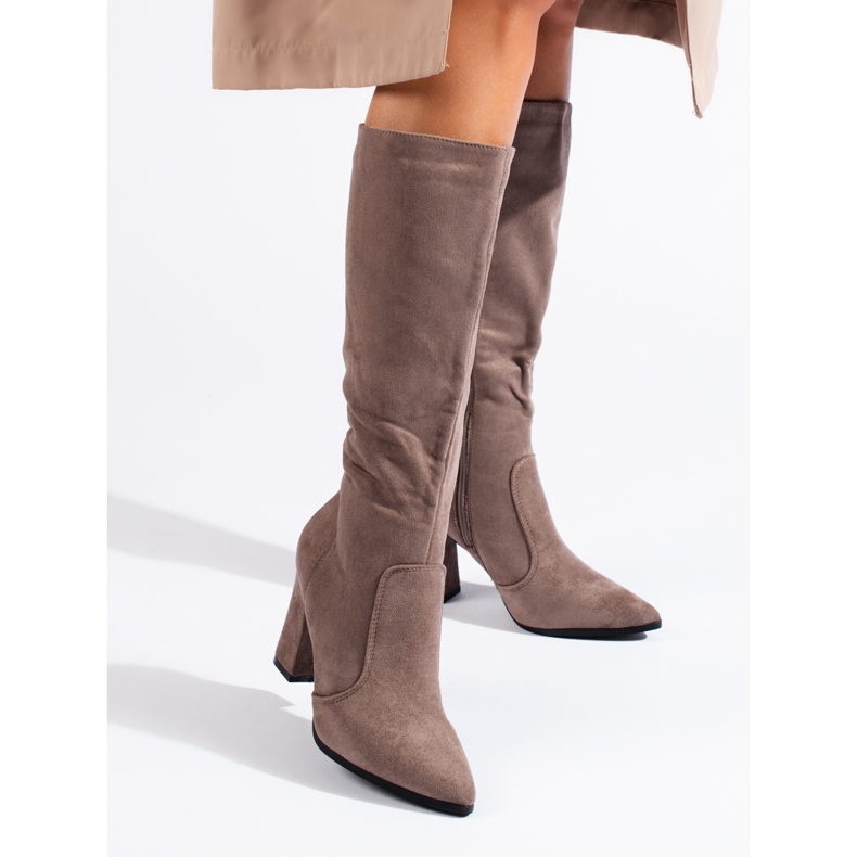 Bottes pointues Shelovet pour femmes en daim écologique beige 1