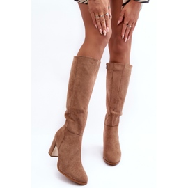 Bottes à talons hauts en daim beige foncé de Kilrenita 2
