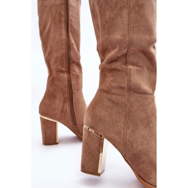 Bottes à talons hauts en daim beige foncé de Kilrenita 4