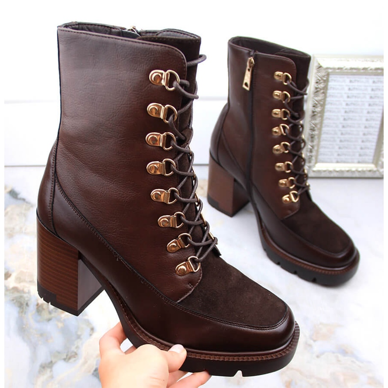 Bottes femme marron à talon haut et plateforme, isolées, Vinceza 58100 brun 1
