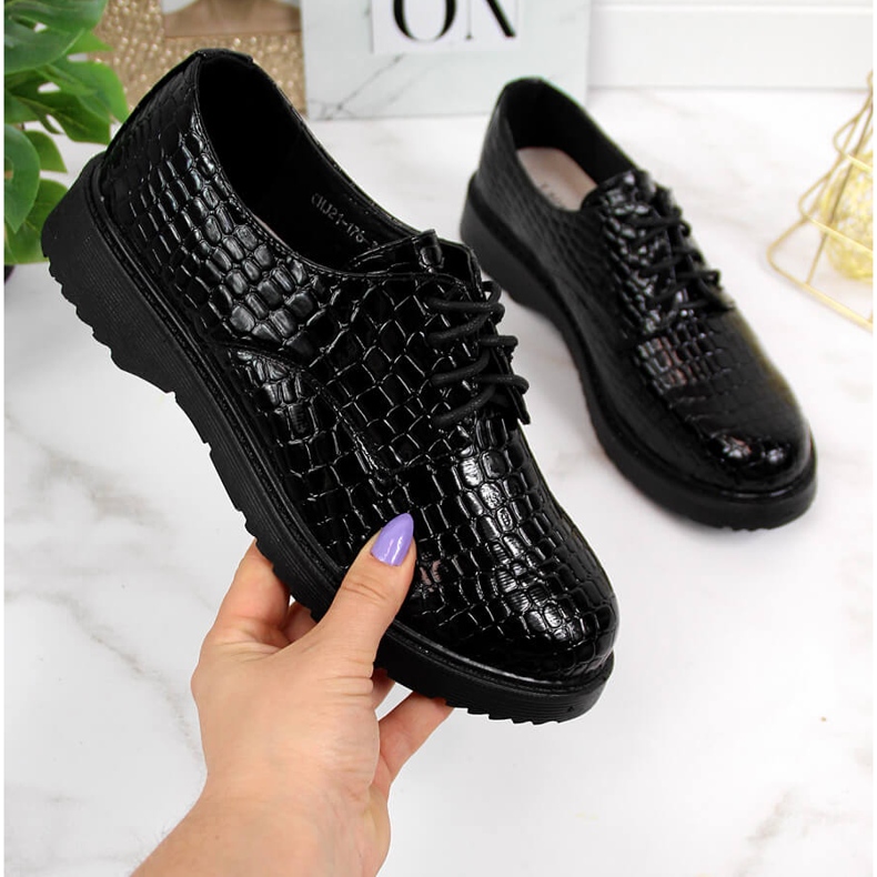 Chaussures richelieu laquées femme, noires, T.Sokolski J23-324 le noir 2