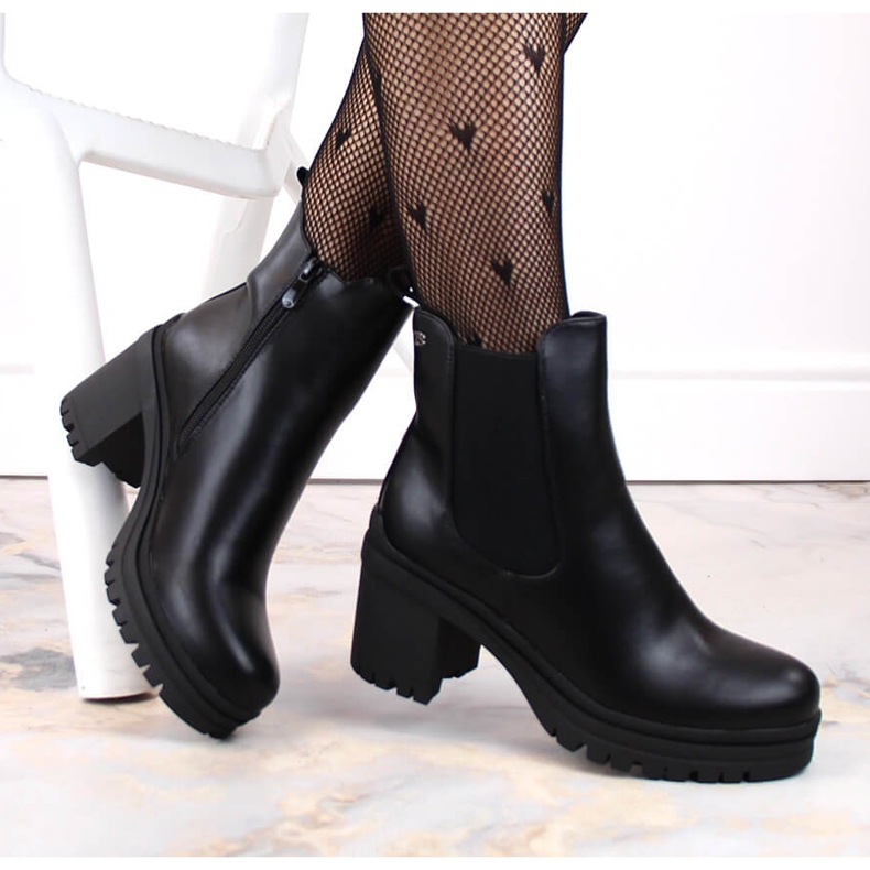 Bottines Chelsea femme à talon haut et plateforme, isolées noires, T.Sokolski 1