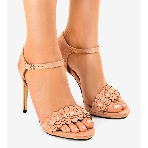 Sandales roses sur une fleur aiguille TN-001 1 Sandales roses sur une fleur aiguille TN-001 1