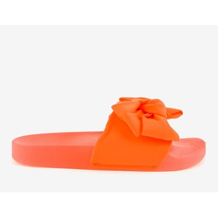 Chaussons oranges avec un nœud fluo MU-6 1