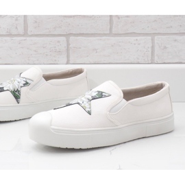 Baskets à enfiler blanches avec une étoile JT28-41 3