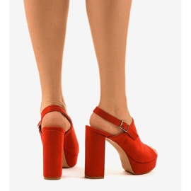 Sandales à talons rouges avec une tige 9R05 3