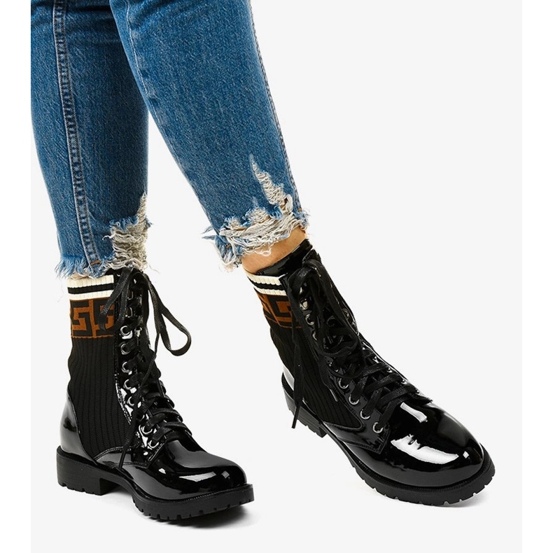 Boots laquées noires avec chaussette Gwynn beige 1