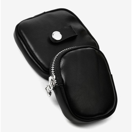 Bottes noires sur une semelle massive de spéculation 1