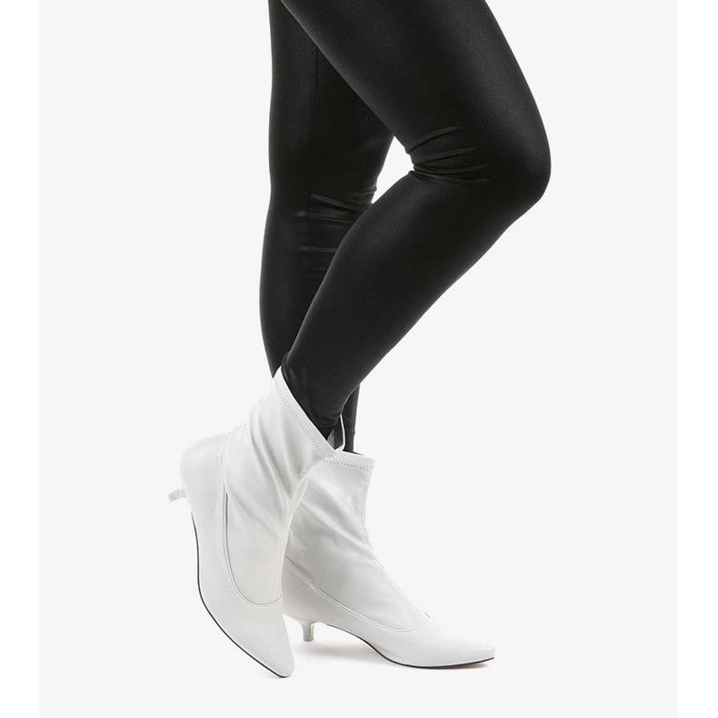 Talons hauts gris avec une chaussette Ragemour 1