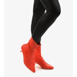 Talons hauts rouges avec une chaussette Ragemour 1