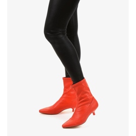 Talons hauts rouges avec une chaussette Ragemour 2