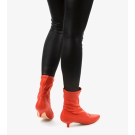 Talons hauts rouges avec une chaussette Ragemour 3