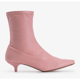 Talons roses avec une chaussette Ragemour 1