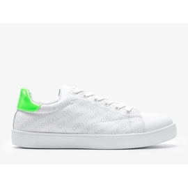 Baskets blanches classiques de Kaylah 1