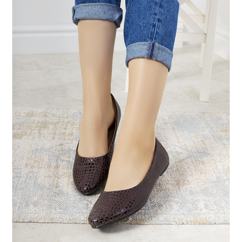 Ballerines vernies marron à motif crocodile Mozzare rose 1