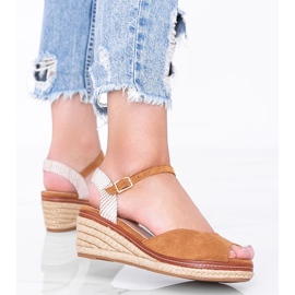 Espadrilles camel sur le talon compensé Heis brun 2