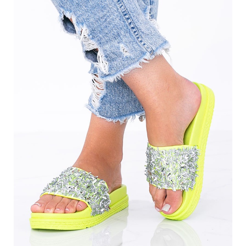 Chaussons vert fluo avec zircone Love Bling 1