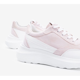 Sneakers beiges avec détails blancs sur une semelle haute Barteks 1