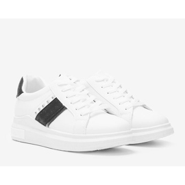 Baskets noires et blanches à clous Sashell 1