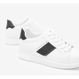 Baskets noires et blanches à clous Sashell 2