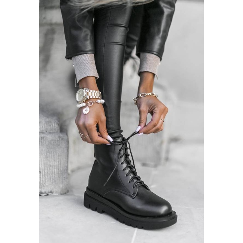 Travailleurs du katana noir le noir 1