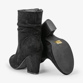 Bottines noires sur le poste Lines le noir 2
