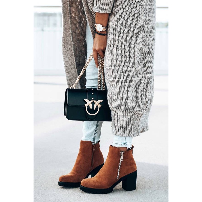 Bottes camel sur le Tiny post brun 1