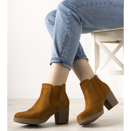 Bottes de chameau sur le poste du Malawi brun 1