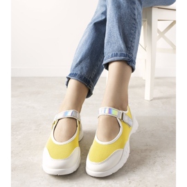 Baskets jaunes et blanches avec empiècement holographique Melania 1