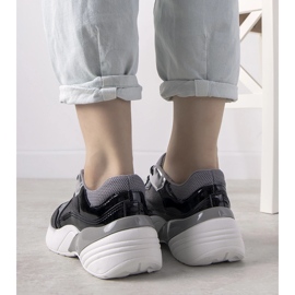 Baskets noires à semelle haute 1