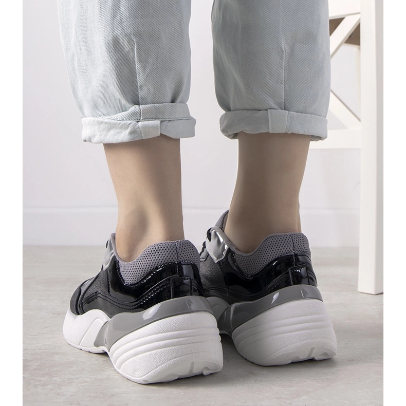 Baskets noires à semelle haute le noir 1