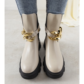 Bottes beiges avec chaîne Attention 3