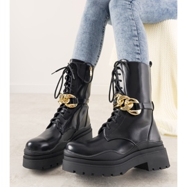 Bottines noires avec une chaîne de Rock It le noir 3