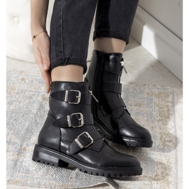 Bottes matelassées noires avec une fermeture éclair décorative le noir 2