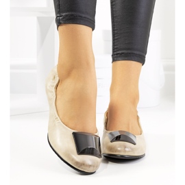Ballerines beiges sur le coin Sofia 1