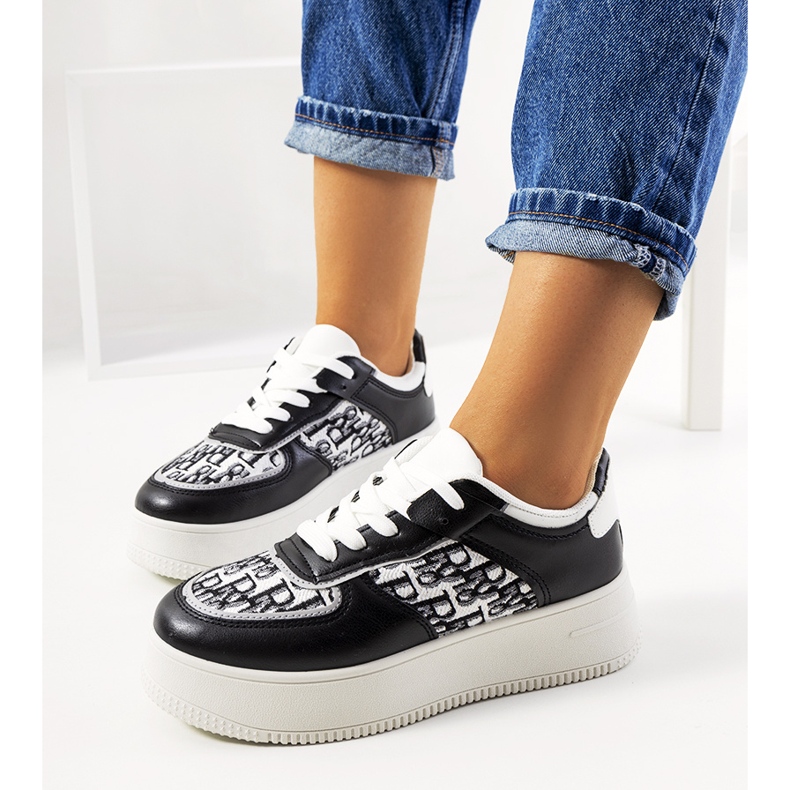 Baskets noires sur la plateforme Worden blanche le noir 1