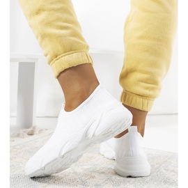 BM Les baskets blanches d'Aaron 1 BM Les baskets blanches d'Aaron 1