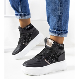 Baskets noires sur la plateforme Dennis 1