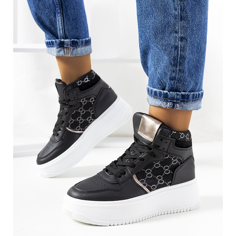 Baskets noires sur la plateforme Dennis le noir 1