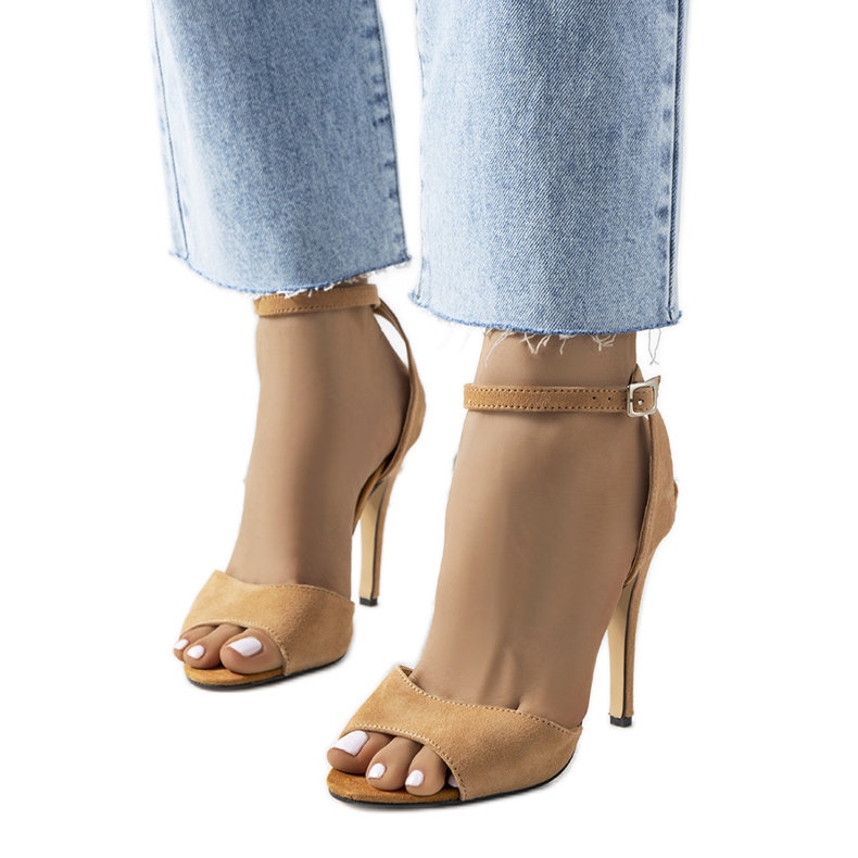 Escarpins ouverts beiges sur un talon Luigina 1