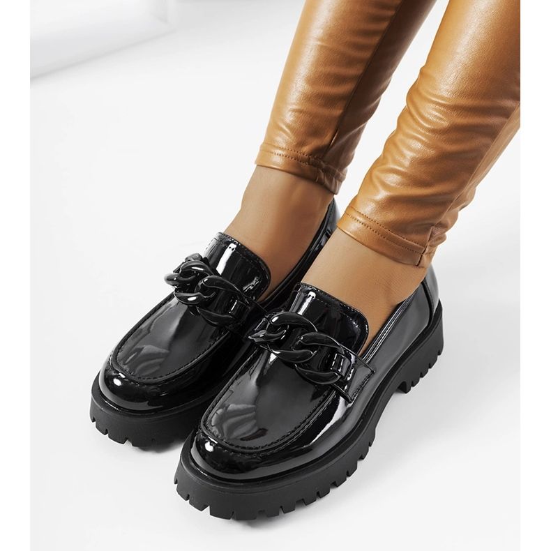 Mocassins vernis noirs à semelle épaisse Dominick le noir 1