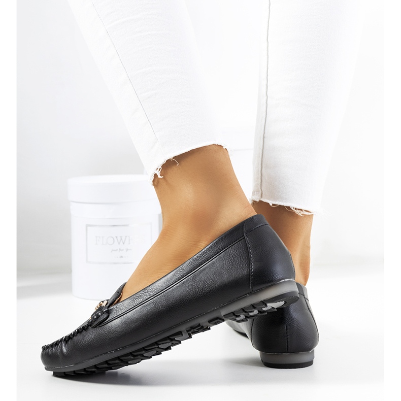 Mocassins noirs pour femmes de chez Flavon le noir 1