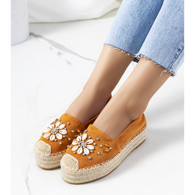 Espadrilles brunes sur la semelle épaisse de Mme Nicki jaune 1