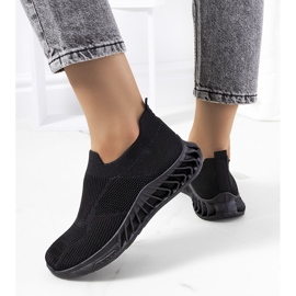 Les baskets noires de Neda le noir 1