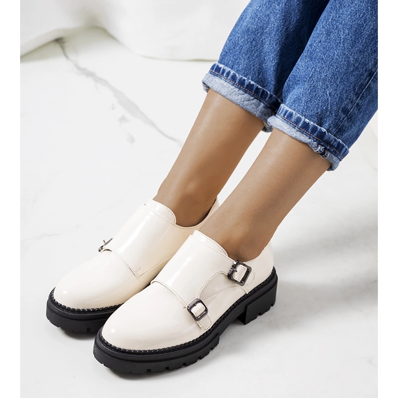 Chaussures Valks vernies beiges 1